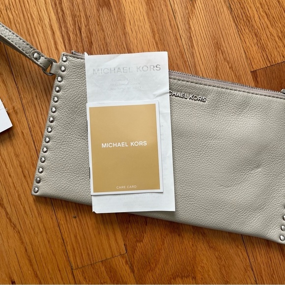 Micheal Kors Astor Silver Studded Cement Gray Wristlet One Size NWT *FLAWED* - Picture 9 of 15